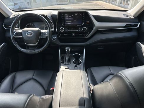 Used 2022 Toyota Highlander XLE image 15