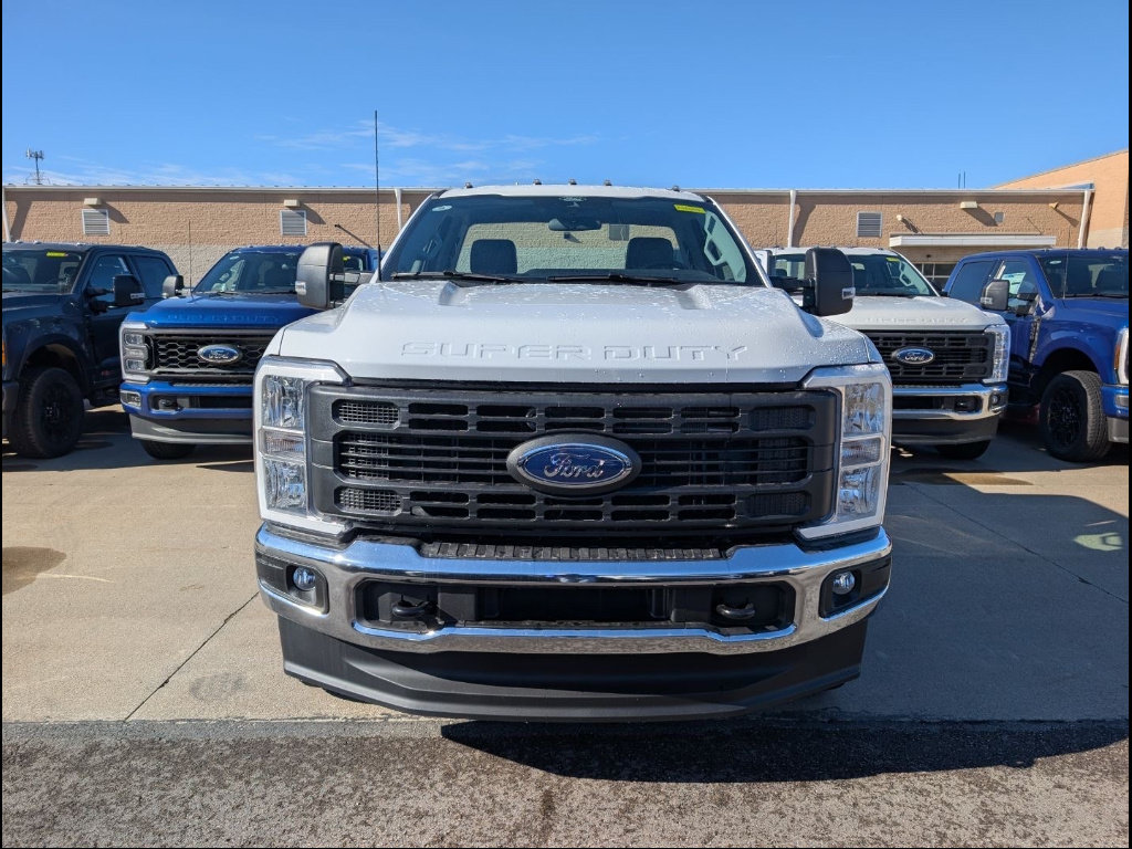 New 2026 Ford F350 XL w/ FX4 Off-Road Package AWD/4WD image 2