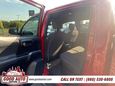Used 2019 Toyota Tacoma TRD Sport w/ Technology Package AWD/4WD image 7