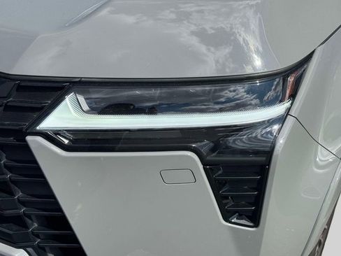 Certified 2025 Lexus GX 550 w/ Accessory Package (2T) AWD/4WD image 12