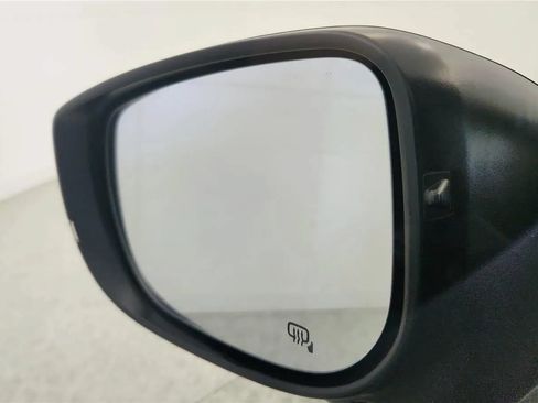 Used 2025 Subaru Crosstrek 2.5i Premium AWD/4WD image 24