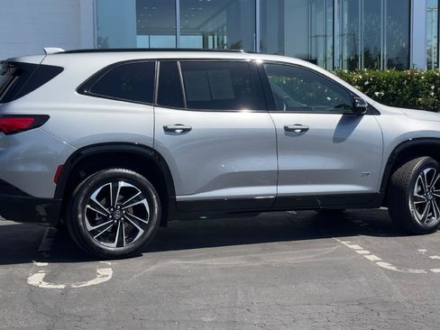 Used 2025 Buick Enclave Sport Touring FWD image 4