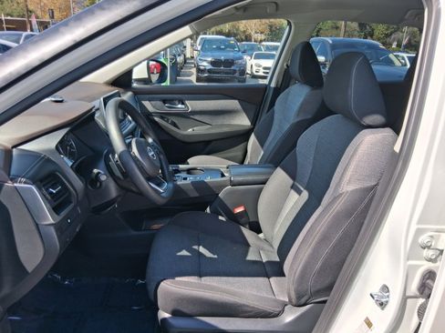 Used 2023 Nissan Rogue SV FWD image 9