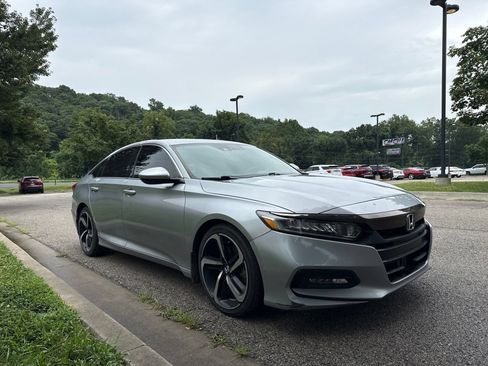 Used 2018 Honda Accord Sport image 3