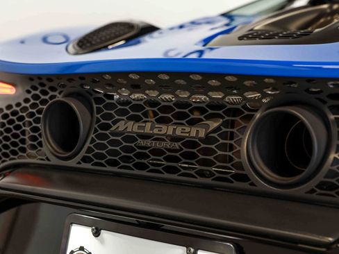 Used 2025 McLaren Artura Spider RWD image 23