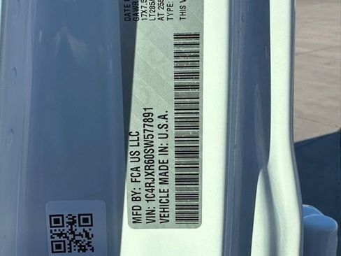 Certified 2025 Jeep Wrangler Unlimited Rubicon 4xe w/ Convenience Group image 34