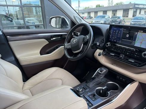Used 2021 Toyota Highlander Limited AWD/4WD image 10