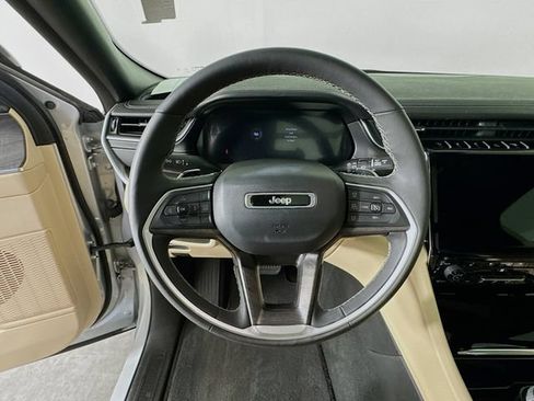 Used 2024 Jeep Grand Cherokee L Limited w/ Luxury Tech Group II AWD/4WD image 15