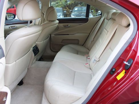 Used 2013 Lexus LS 460 w/ Comfort Pkg RWD image 22