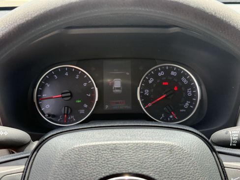 Used 2021 Toyota RAV4 XLE w/ Convenience Package FWD image 18
