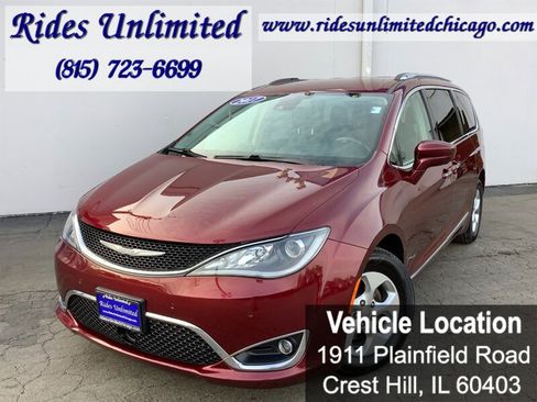 Used 2017 Chrysler Pacifica Touring-L Plus w/ Advanced Safetytec Group FWD image 1