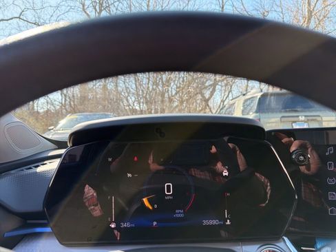 Used 2025 Chevrolet Trax LT image 23