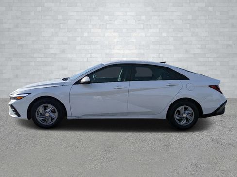 New 2025 Hyundai Elantra SE image 8