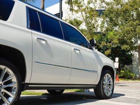 Used 2019 Cadillac Escalade ESV Premium Luxury image 24