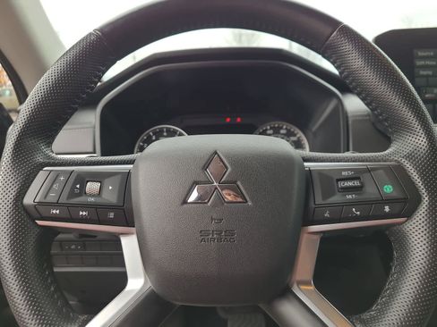 Used 2024 Mitsubishi Outlander SE image 23