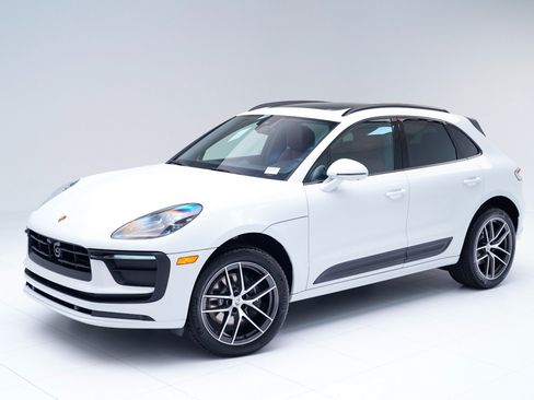 Certified 2026 Porsche Macan AWD/4WD image 1