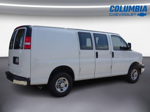 Used 2024 Chevrolet Express 2500 w/ Driver Convenience Package RWD image 3