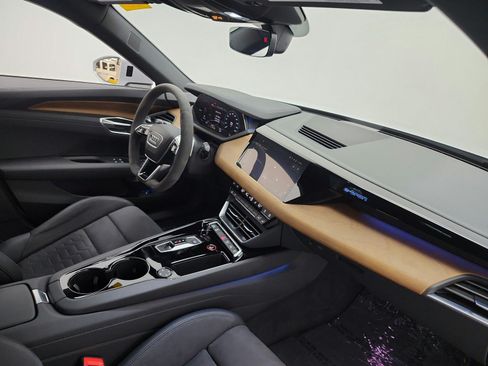 Used 2023 Audi e-tron GT Prestige w/ Prestige Package AWD/4WD image 18