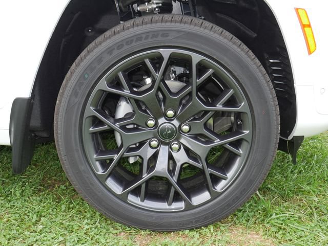 New 2027 Jeep Grand Cherokee Summit AWD/4WD image 10
