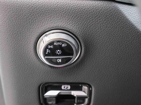 Certified 2025 Mercedes-Benz GLC 350e 4MATIC image 28
