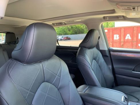 New 2026 Toyota Highlander Platinum AWD/4WD image 20
