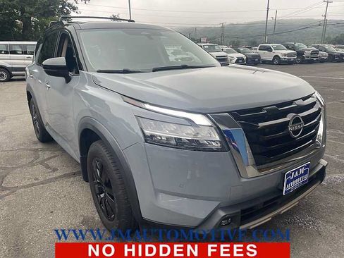 Used 2022 Nissan Pathfinder SL AWD/4WD image 6