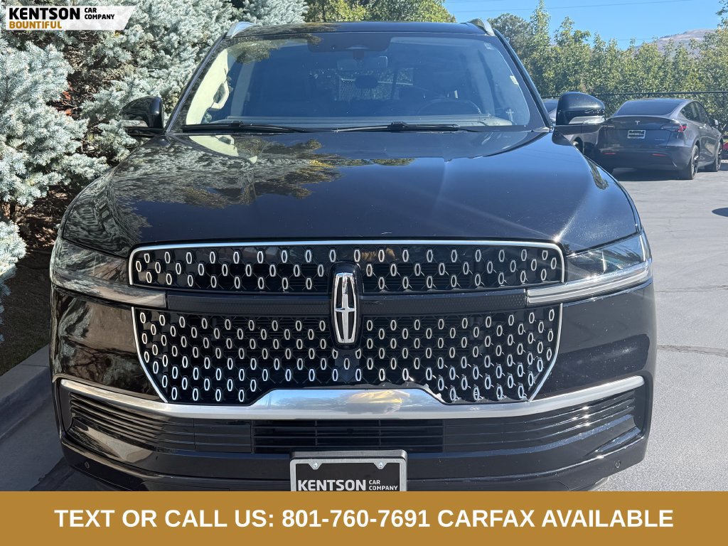 Used 2025 Lincoln Navigator Reserve AWD/4WD image 2