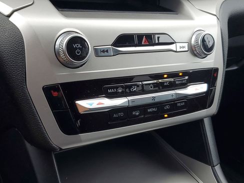 Used 2022 Ford Explorer XLT image 23