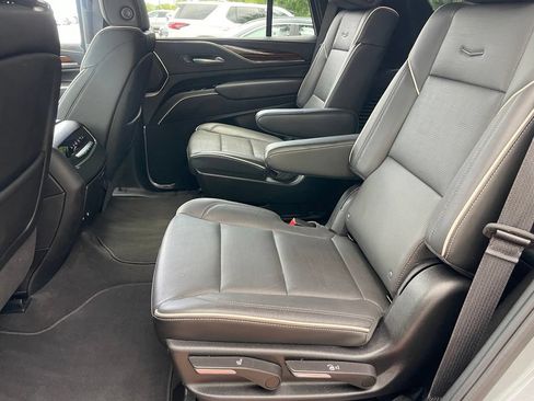 Used 2024 Cadillac Escalade Premium Luxury AWD/4WD image 7