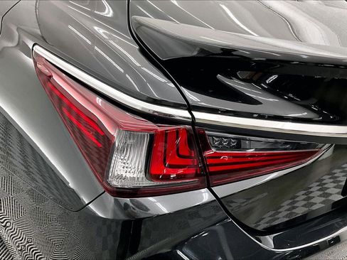 Used 2025 Lexus ES 300h w/ Premium Package image 26