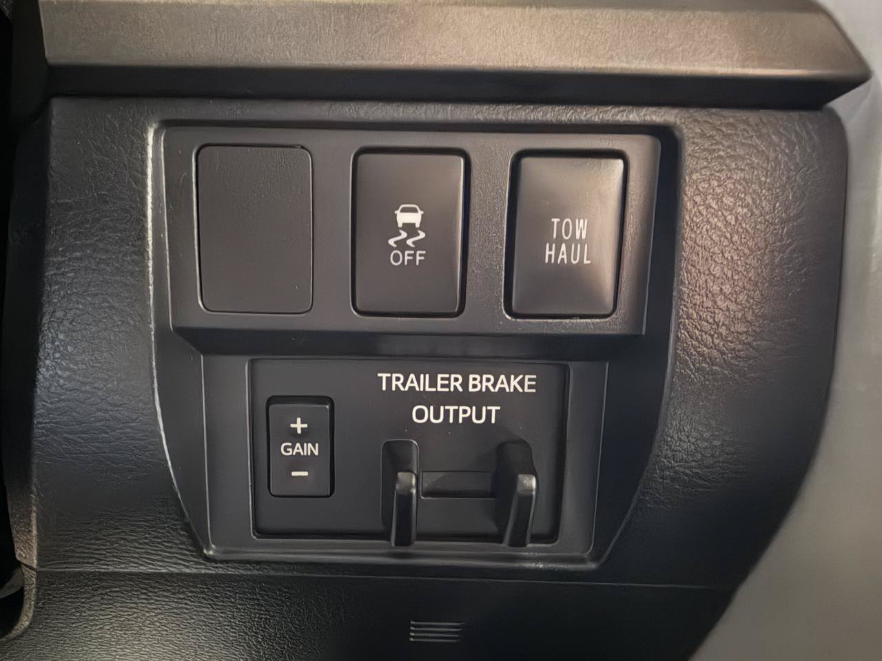 Used 2018 Toyota Tundra SR5 w/ SR5 Upgrade Package AWD/4WD image 19