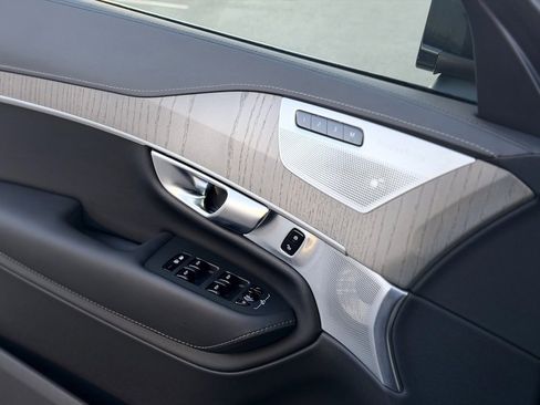 Used 2025 Volvo XC90 T8 Ultra w/ Lounge Package image 21