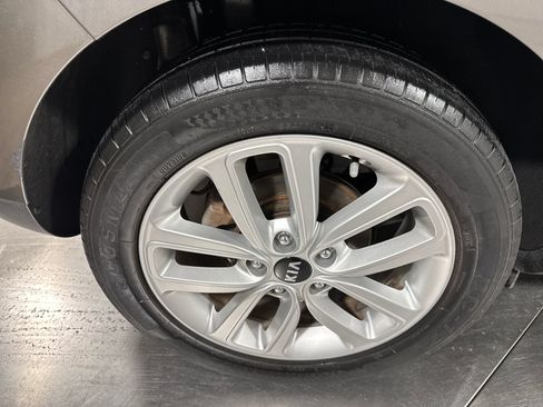 Used 2017 Kia Soul + FWD image 13