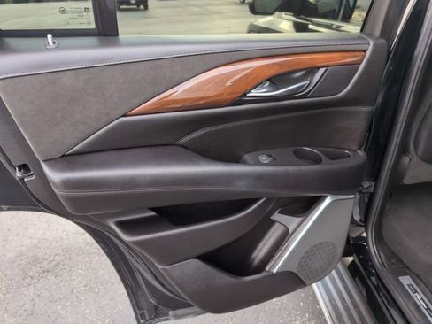 Used 2019 Cadillac Escalade Premium Luxury image 10