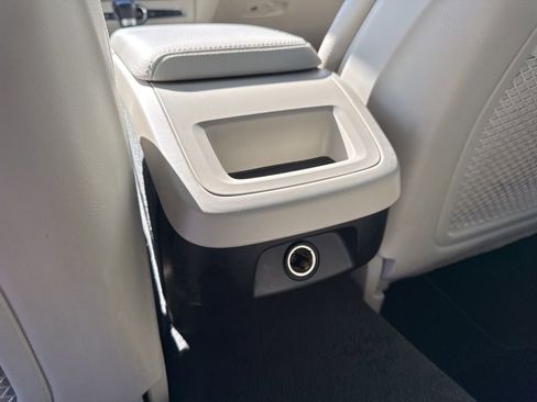 Used 2020 Volvo V60 T5 Cross Country image 16