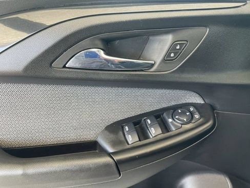 Used 2023 Chevrolet TrailBlazer LT FWD image 21