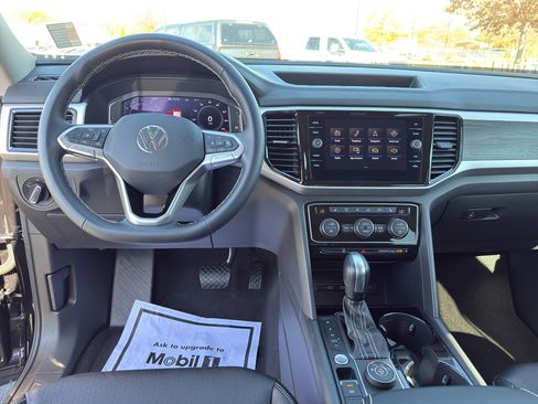 Used 2023 Volkswagen Atlas SE image 25