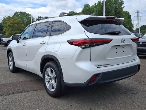 Used 2023 Toyota Highlander LE AWD/4WD image 15