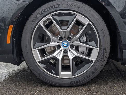Used 2024 BMW i5 eDrive40i w/ Premium Package RWD image 14