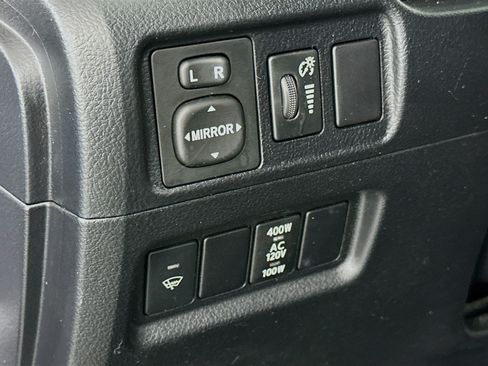 Used 2017 Toyota 4Runner SR5 AWD/4WD image 16