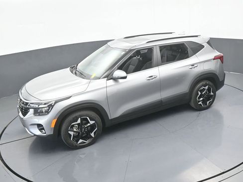 Used 2025 Kia Seltos EX w/ EX Sunroof Package image 44