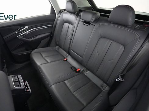 Used 2024 Audi Q8 e-tron Premium Plus w/ Premium Plus Package image 10