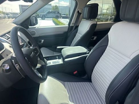 Used 2025 Land Rover Discovery Dynamic SE AWD/4WD image 8