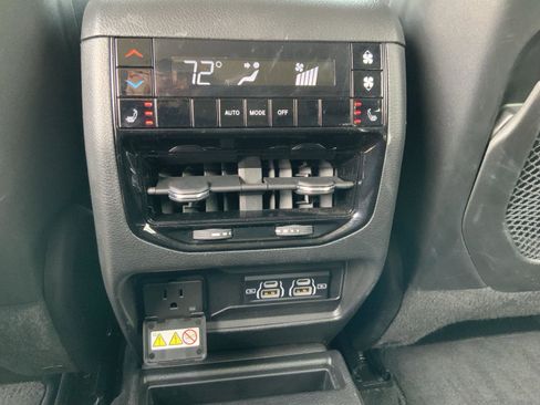Used 2023 Jeep Grand Cherokee L Limited AWD/4WD image 56