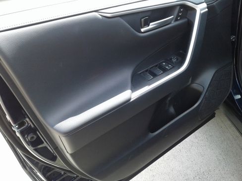 Used 2025 Toyota RAV4 Limited image 16