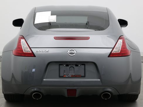 Used 2017 Nissan 370Z Coupe RWD image 6
