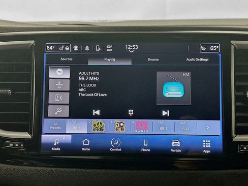 Used 2024 Chrysler Pacifica Touring-L image 17