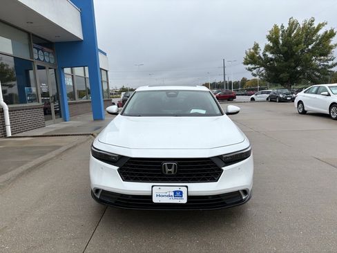 Certified 2023 Honda Accord Touring image 2