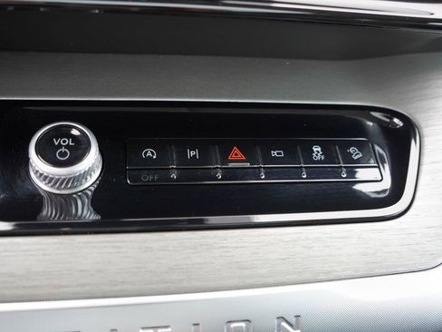 Used 2025 Ford Expedition Platinum image 33