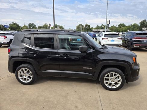 Used 2022 Jeep Renegade Latitude w/ Convenience Group image 4